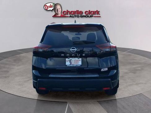 Certified 2026 Nissan Rogue SV FWD image 4