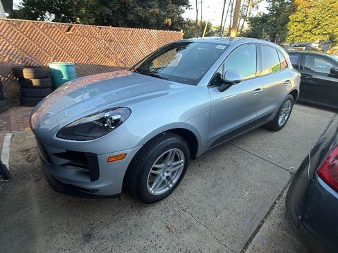Used 2020 Porsche Macan AWD/4WD image 3