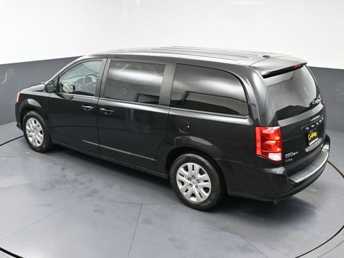 Used 2018 Dodge Grand Caravan SE w/ UConnect Hands-Free Group image 41