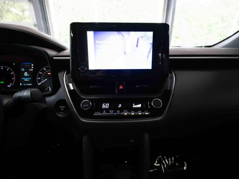 Used 2024 Toyota Corolla Cross AWD Hybrid image 17