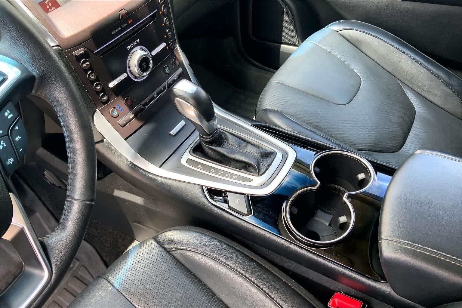 Used 2018 Ford Edge Titanium w/ Equipment Group 301A FWD image 16