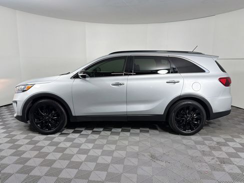 Used 2020 Kia Sorento S image 2