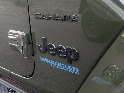 Used 2022 Jeep Wrangler Unlimited Sahara w/ Cold Weather Group image 9