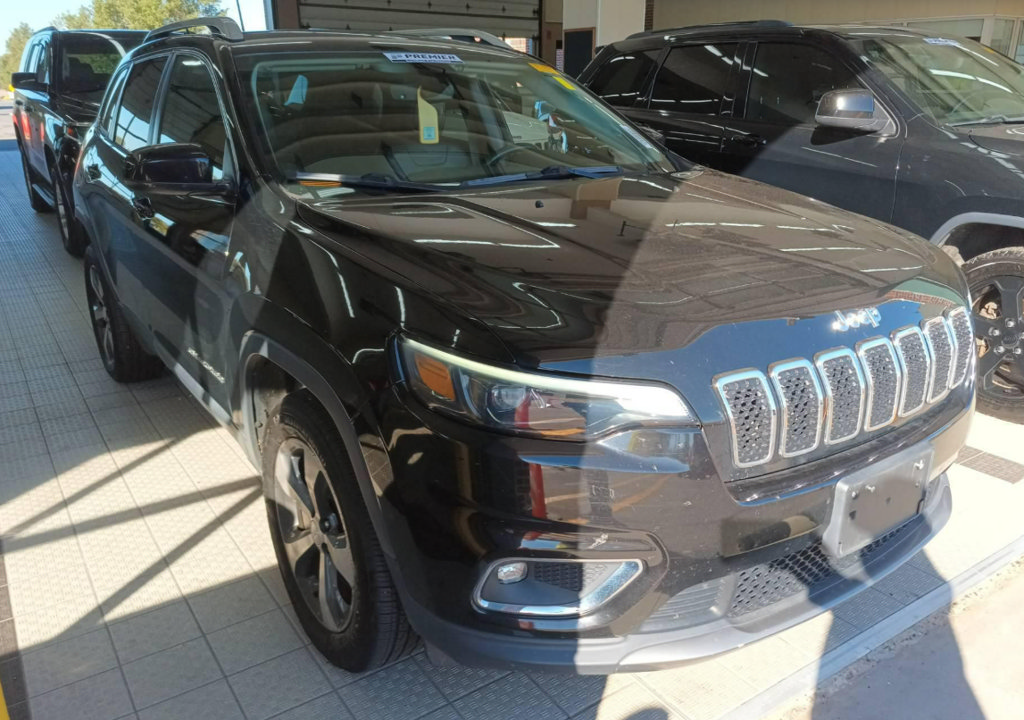 Used 2019 Jeep Cherokee Limited AWD/4WD image 3