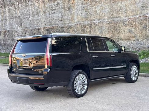 Used 2019 Cadillac Escalade ESV Platinum AWD/4WD image 4