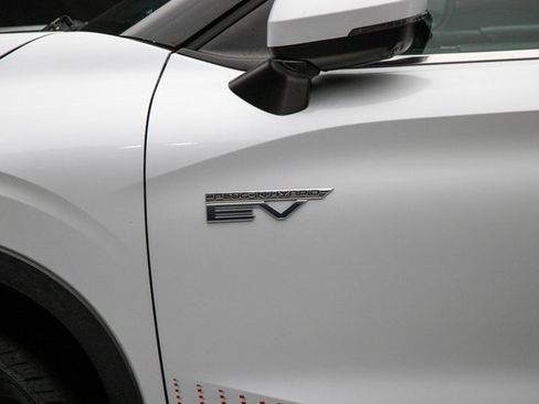 Used 2024 Mitsubishi Outlander SE image 10