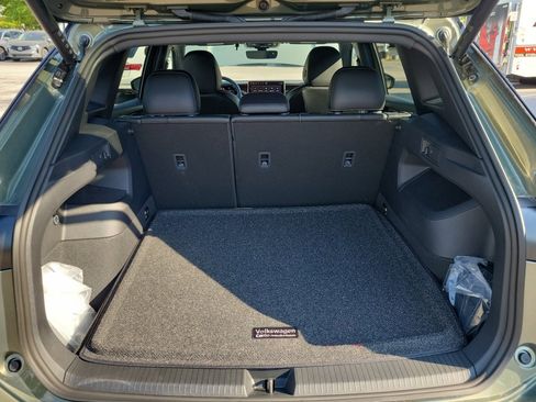 New 2026 Volkswagen Tiguan SE R-Line FWD image 15
