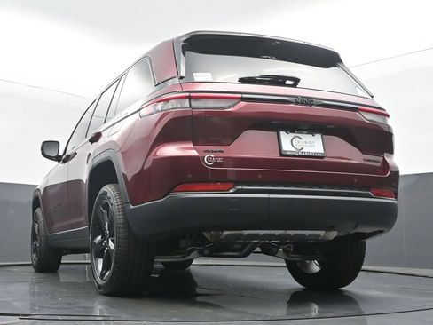 New 2025 Jeep Grand Cherokee Limited w/ Luxury Tech Group II image 49