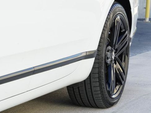 Used 2012 Bentley Mulsanne RWD image 92
