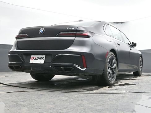 Used 2023 BMW 760i xDrive image 77
