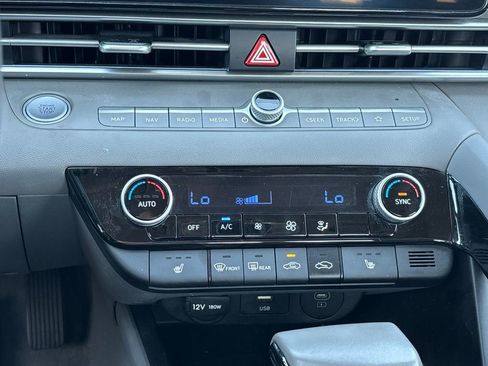 Used 2025 Hyundai Elantra SEL FWD image 19