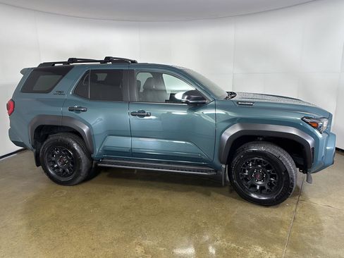 Used 2025 Toyota 4Runner TRD Off-Road Premium AWD/4WD image 8