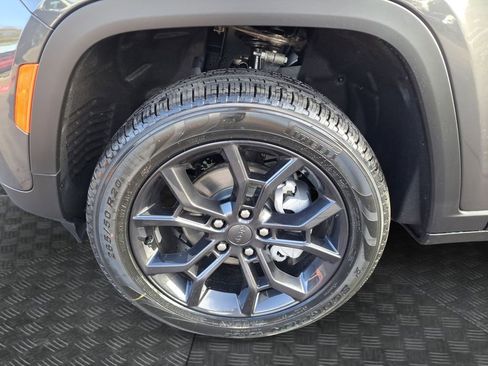 New 2025 Jeep Grand Cherokee Limited image 23