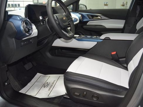 New 2026 Chevrolet Equinox EV LT image 37