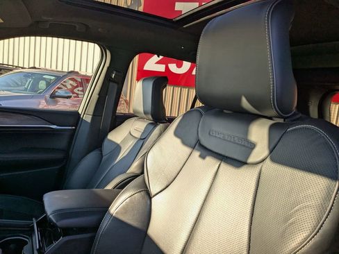 Used 2024 Jeep Grand Cherokee Overland w/ Luxury Tech Group IV image 20