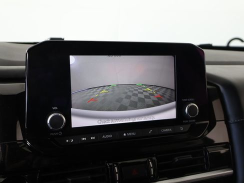 Used 2025 Nissan Pathfinder SV image 6