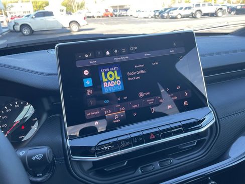 New 2026 Jeep Compass Latitude image 12