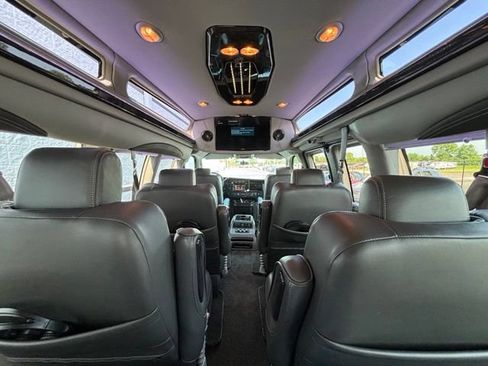 Used 2017 GMC Savana 2500 Extended RWD image 3