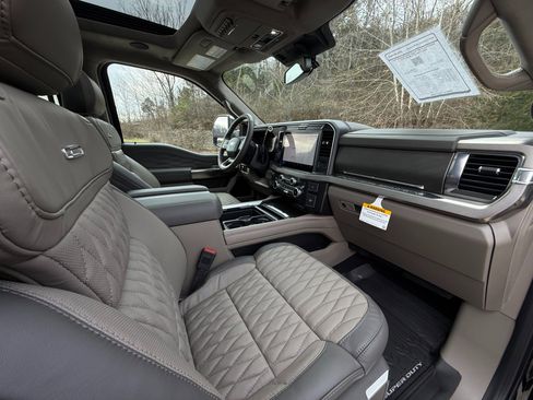 Used 2026 Ford F450 Platinum w/ Platinum Plus Package image 42