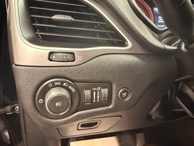 Used 2019 Jeep Cherokee Latitude Plus w/ Comfort/Convenience Group AWD/4WD image 17