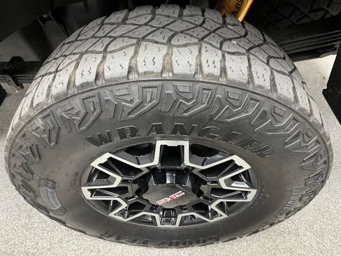 Used 2024 GMC Sierra 2500 AT4X AWD/4WD image 26