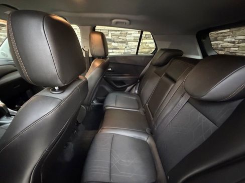 Used 2018 Chevrolet Trax LT w/ LT Convenience Package image 27