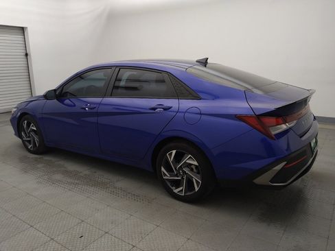 Used 2025 Hyundai Elantra Sport FWD image 3