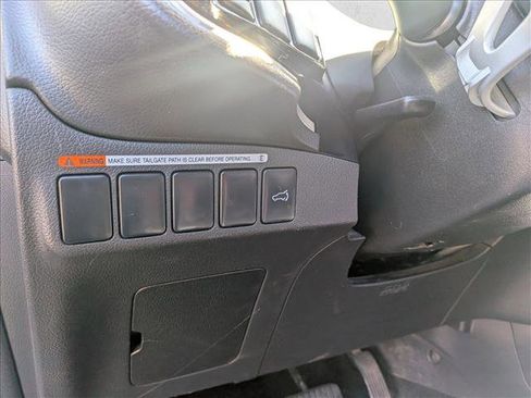 Used 2017 Mitsubishi Outlander GT image 16