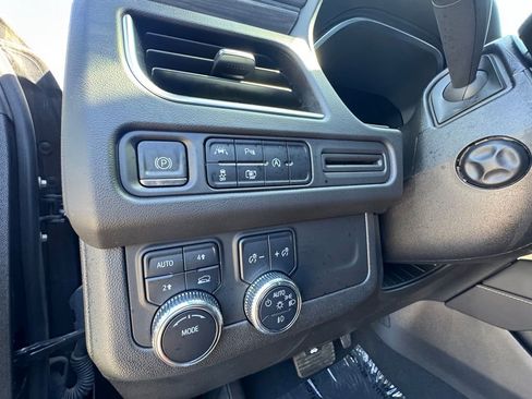 Used 2024 GMC Yukon XL SLT w/ SLT Luxury Package AWD/4WD image 18