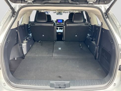 Used 2025 Toyota Highlander XLE FWD image 41