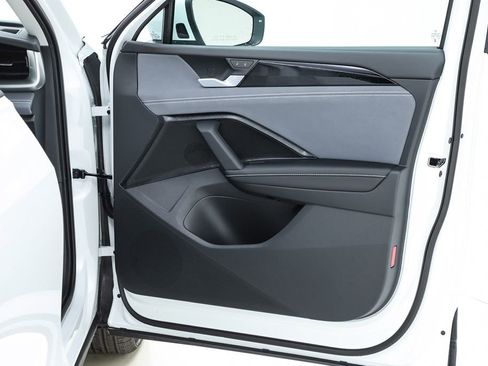 New 2026 Volkswagen Tiguan SE image 70