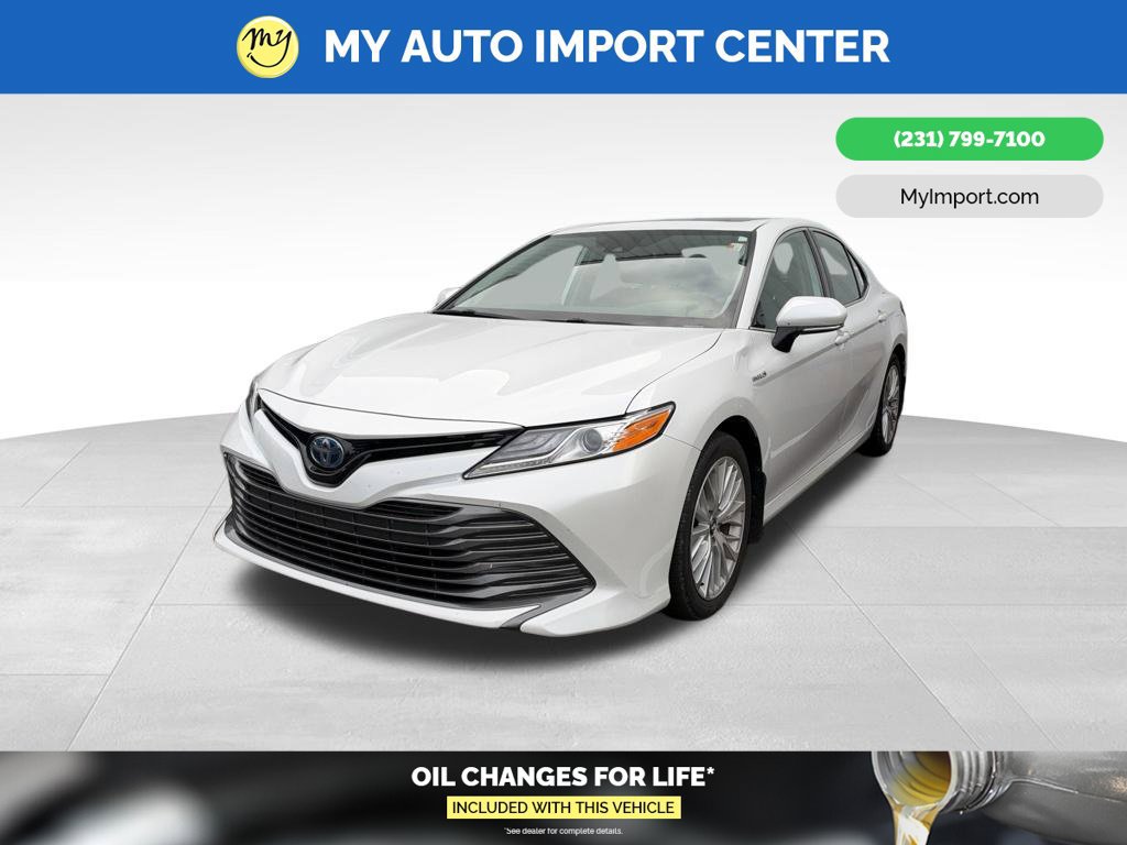 Used 2020 Toyota Camry XLE w/ Sunroof Package FWD image 3