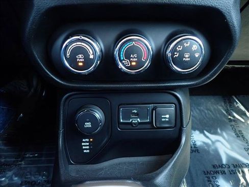 Used 2016 Jeep Renegade Sport w/ Power & Air Group AWD/4WD image 18