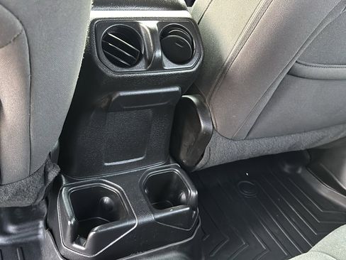 Used 2019 Jeep Wrangler Unlimited Sport image 25