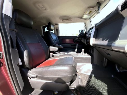 Used 2007 Toyota FJ Cruiser 4WD image 16