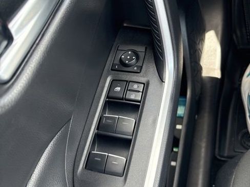 Used 2025 Toyota RAV4 XLE AWD/4WD image 22