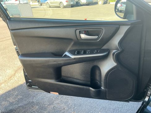 Used 2015 Toyota Camry SE image 11