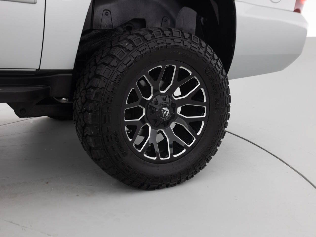 Used 2013 Chevrolet Suburban LT w/ Luxury Package AWD/4WD image 22