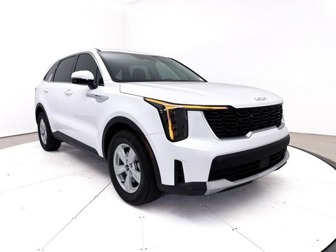 Used 2025 Kia Sorento LX FWD image 12