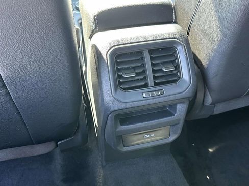 Used 2023 Volkswagen Taos SE w/ Panoramic Sunroof Package image 15