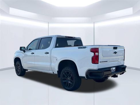 Used 2024 Chevrolet Silverado 1500 LT Trail Boss w/ Dark Appearance Package AWD/4WD image 5