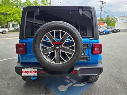 Used 2023 Jeep Wrangler Unlimited Sahara w/ Cold Weather Group AWD/4WD image 30