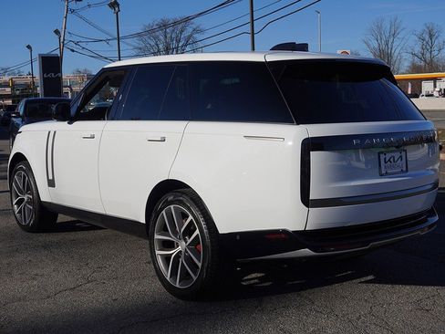 Used 2025 Land Rover Range Rover SE image 12