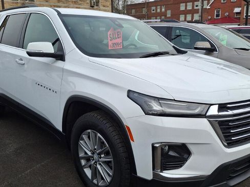 Used 2023 Chevrolet Traverse LT image 1