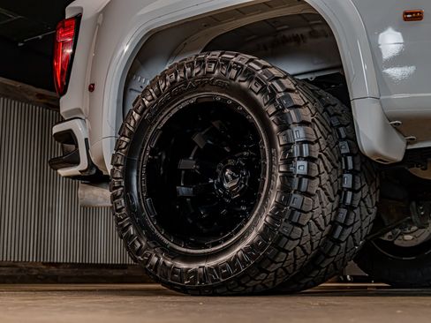 Used 2020 GMC Sierra 3500 Denali w/ Denali Ultimate Package AWD/4WD image 12