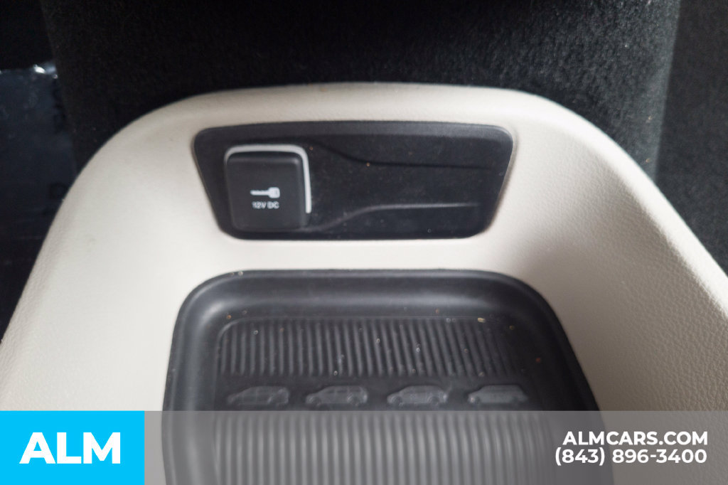 Used 2024 Chrysler Pacifica Touring-L FWD image 39