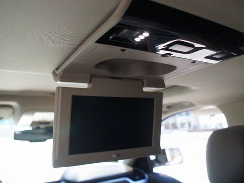 Used 2019 Chevrolet Suburban Premier image 13