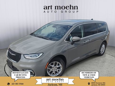 Used 2023 Chrysler Pacifica Touring-L FWD image 1