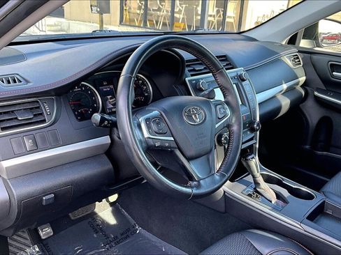 Used 2016 Toyota Camry image 9
