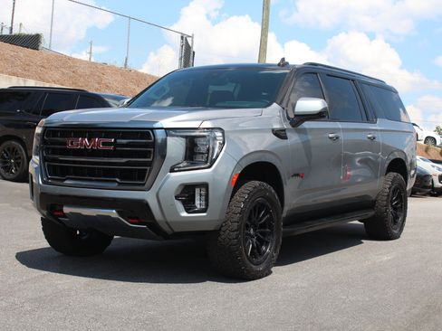 Used 2023 GMC Yukon XL AT4 w/ Technology Package AWD/4WD image 4